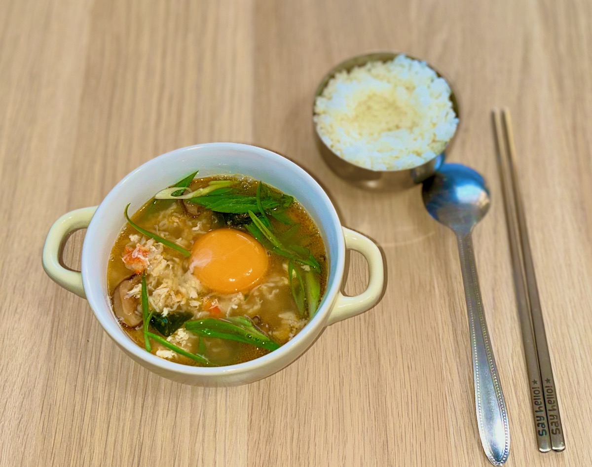 Суп с крабовым мясом и грибами шиитаке